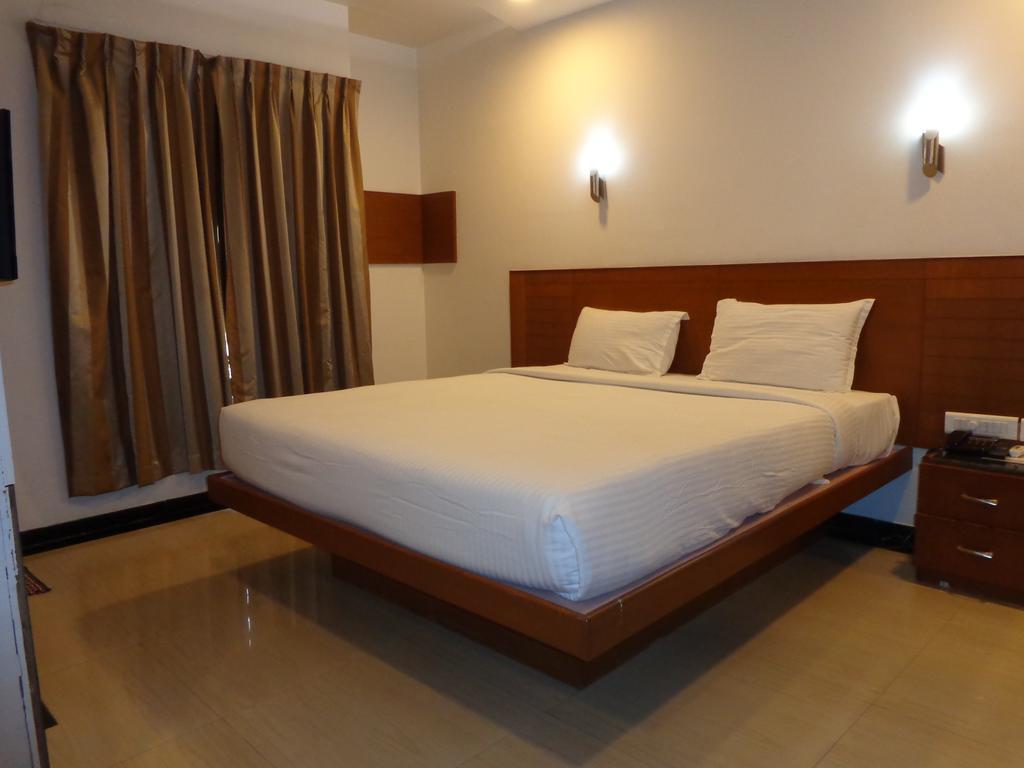 Sanu International Hotel Nāmakkal Quarto foto