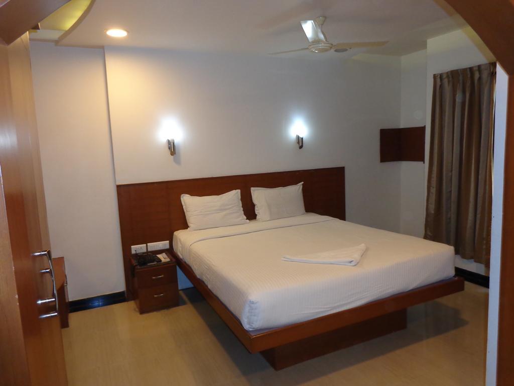 Sanu International Hotel Nāmakkal Quarto foto