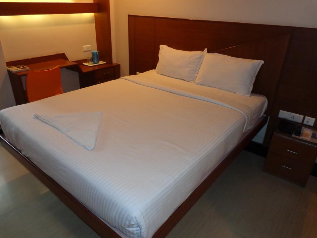 Sanu International Hotel Nāmakkal Quarto foto