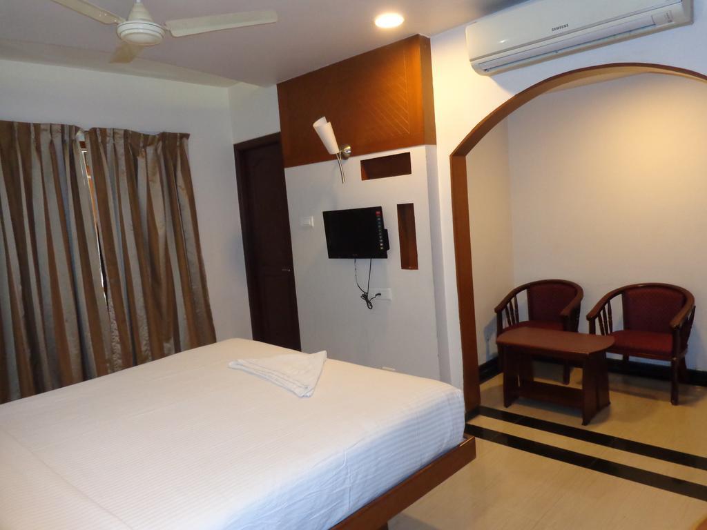 Sanu International Hotel Nāmakkal Quarto foto