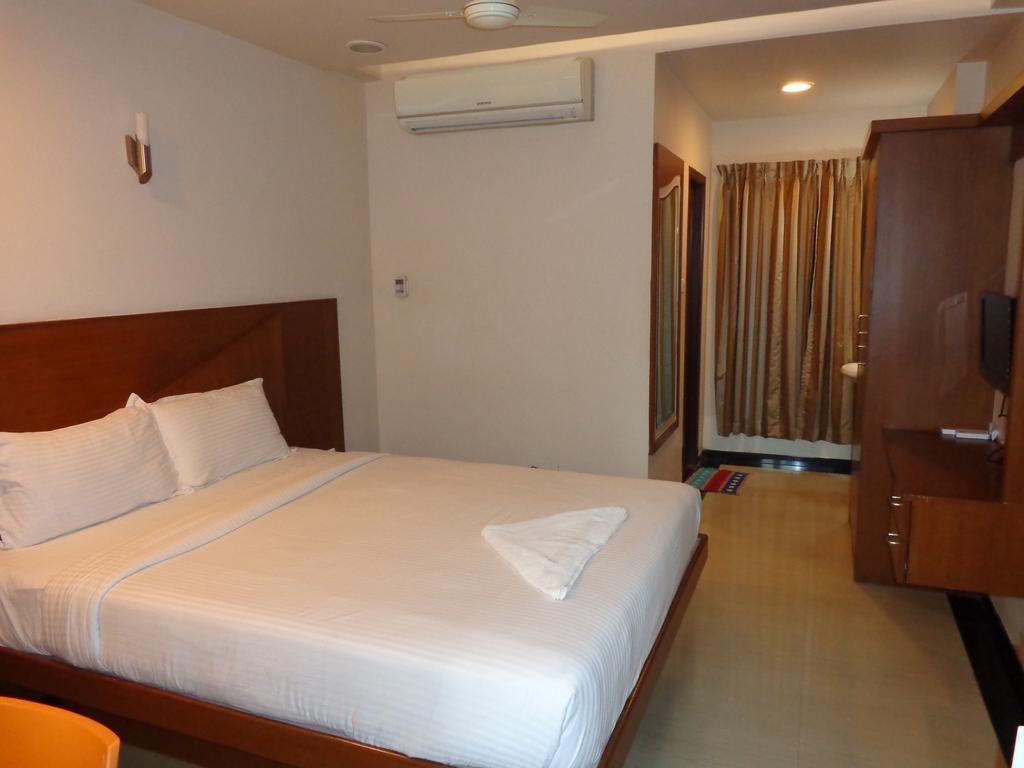 Sanu International Hotel Nāmakkal Quarto foto