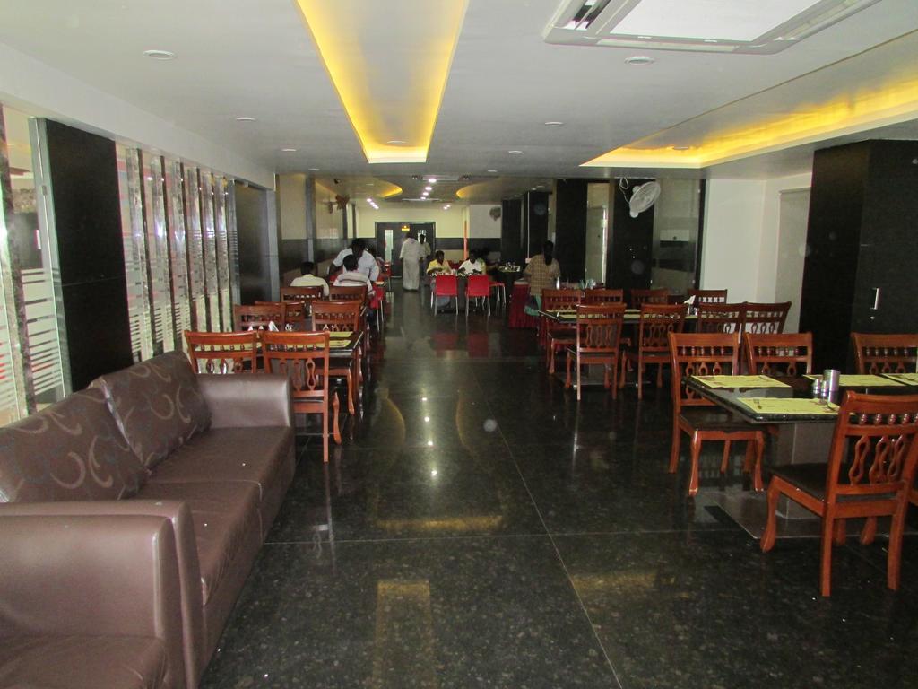 Sanu International Hotel Nāmakkal Exterior foto