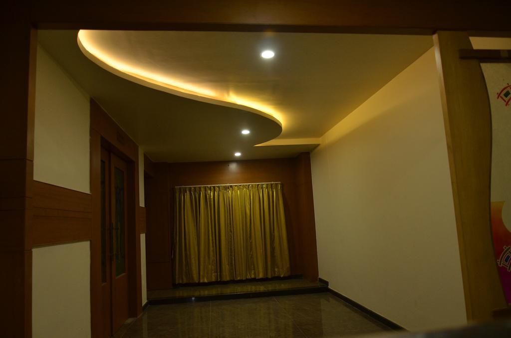 Sanu International Hotel Nāmakkal Exterior foto