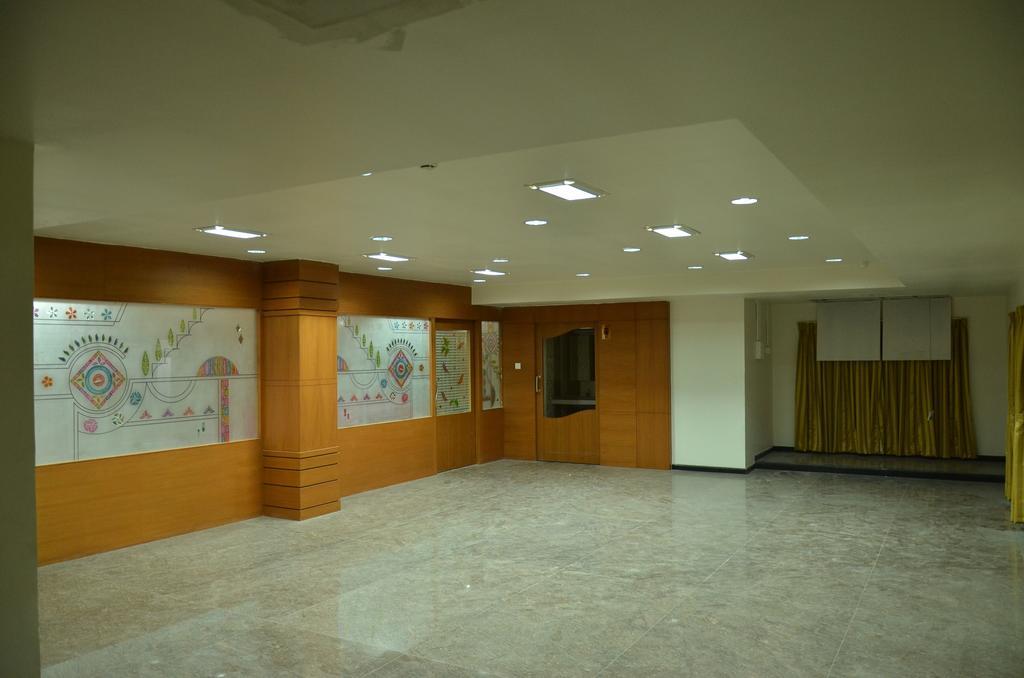 Sanu International Hotel Nāmakkal Exterior foto