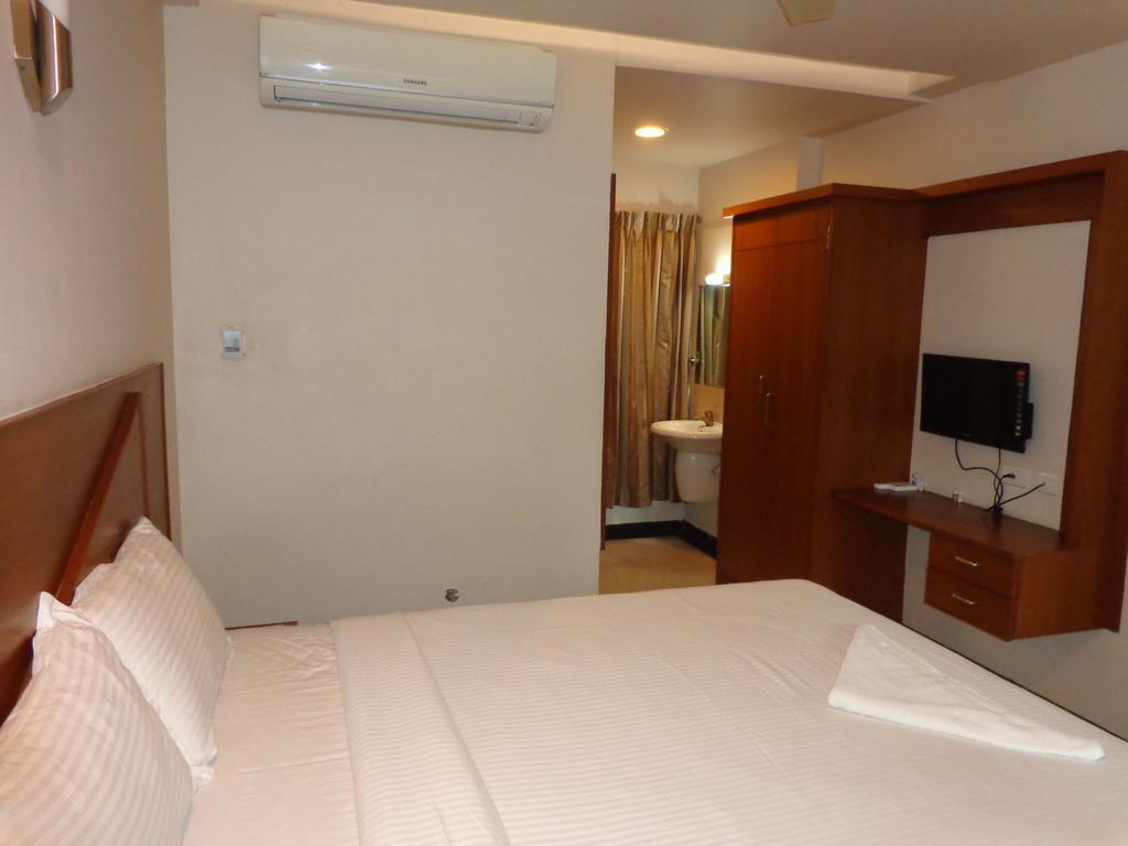 Sanu International Hotel Nāmakkal Quarto foto