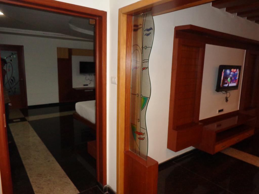 Sanu International Hotel Nāmakkal Exterior foto