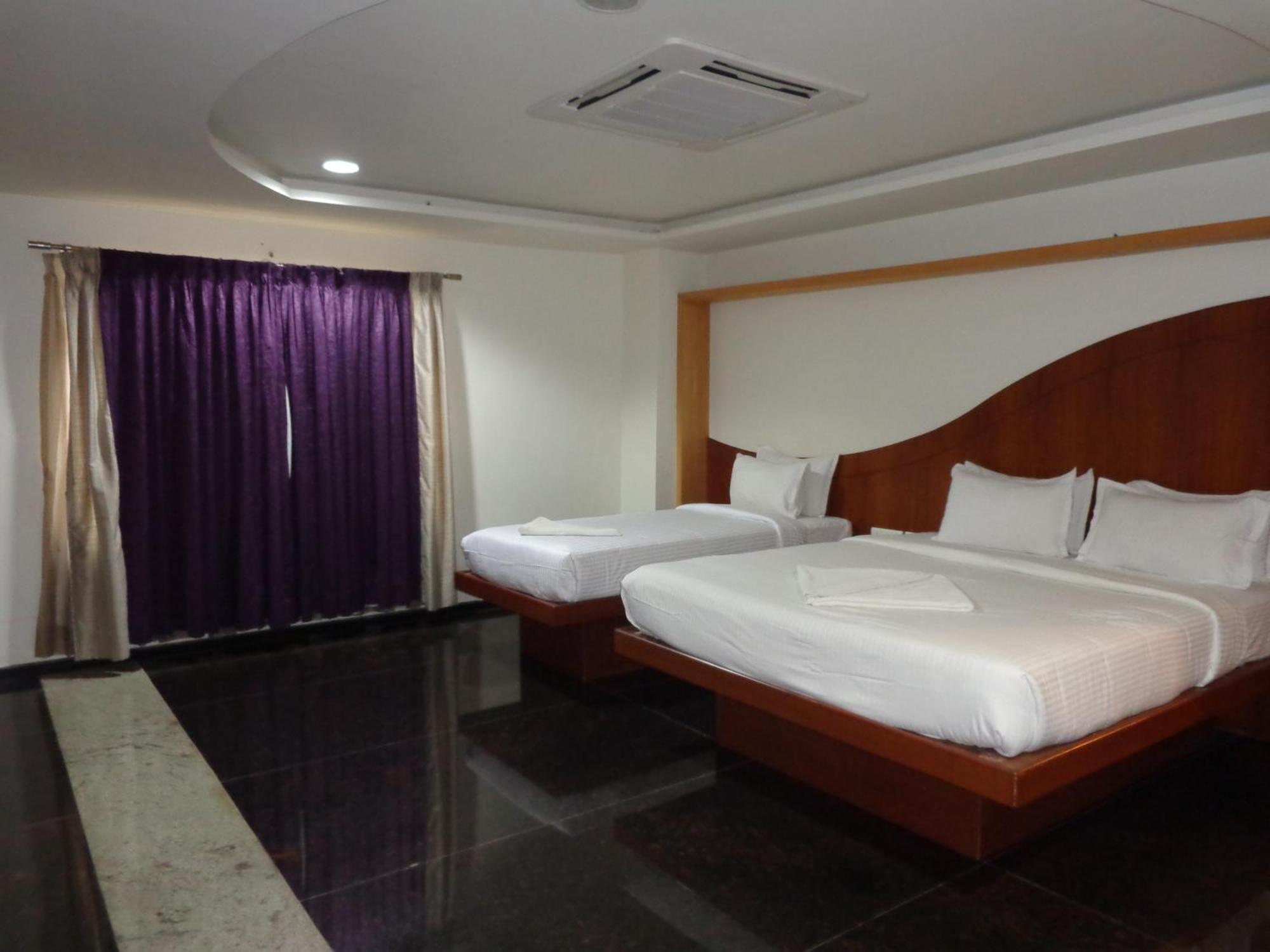 Sanu International Hotel Nāmakkal Exterior foto