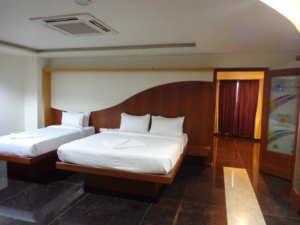 Sanu International Hotel Nāmakkal Exterior foto