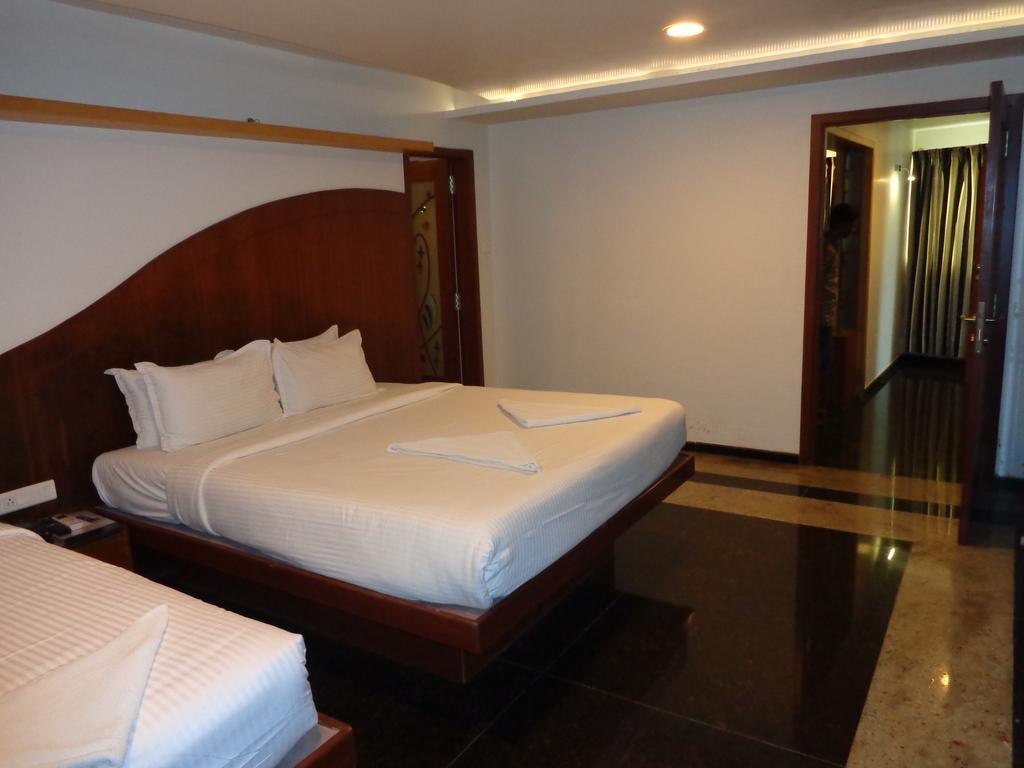 Sanu International Hotel Nāmakkal Exterior foto